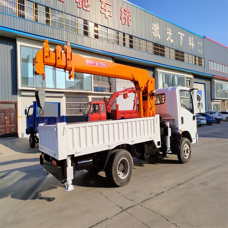 内湖区三轮随车吊定制 农用改装机自备吊中瑞长期出售